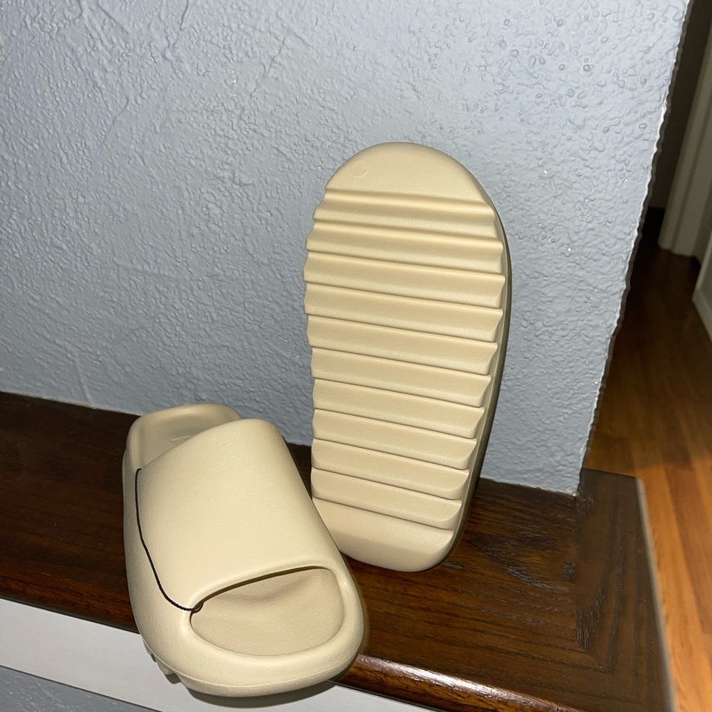 Yeezy slides kids size 5 womans 6.